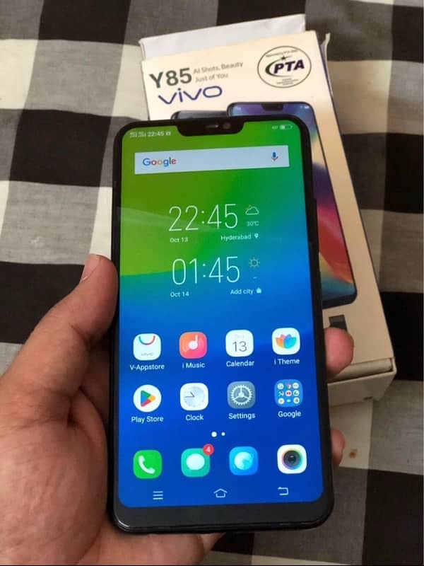 Vivo y85 with box 4 / 64 Dual sim pta approved 2