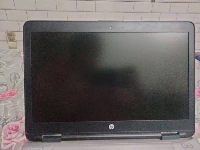 Hp laptop generation 6th in very good condition and 5