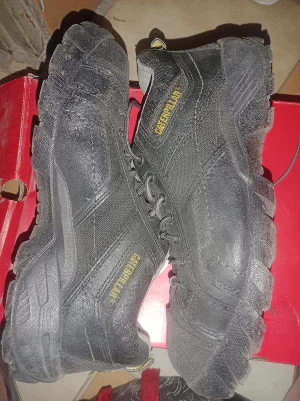 safety shoes for sale in very good and neat condition. size 10. 7