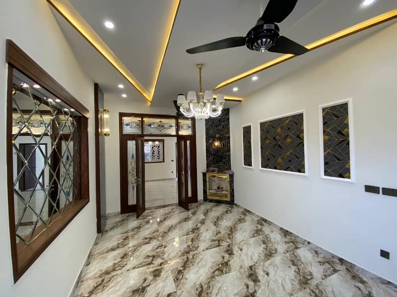 10 Marla Luxury House For Sale In Bahria Town Lahore At Hot And Prime Location 19