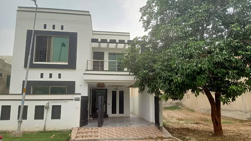 8 MARLA SLIGHTLY USED HOUSE FACING PARK HOUSE FOR SALE IN BAHRIA TOWN LAHORE 0