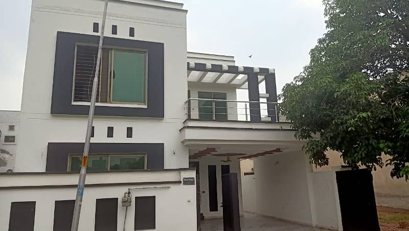 8 MARLA SLIGHTLY USED HOUSE FACING PARK HOUSE FOR SALE IN BAHRIA TOWN LAHORE 4