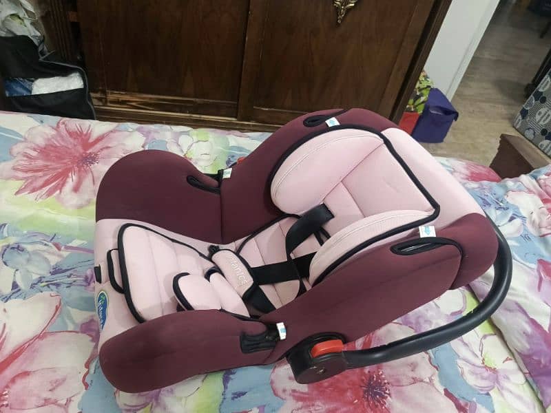 Baby Carry Cot/ Car Seat 1