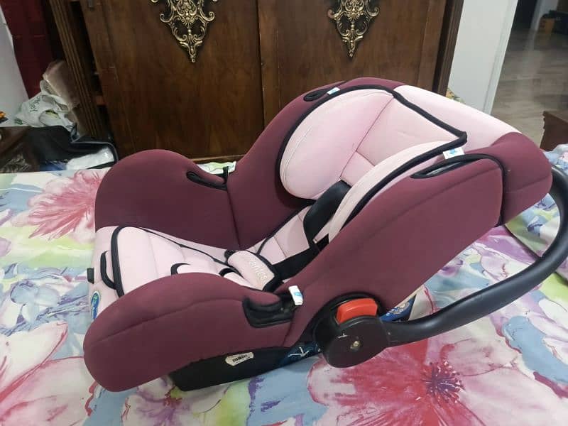 Baby Carry Cot/ Car Seat 2