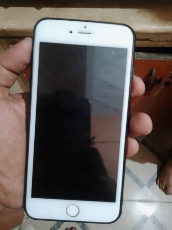 I am selling my iPhone 6s Plus 1