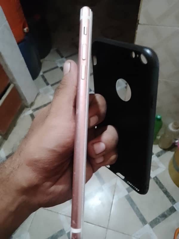 I am selling my iPhone 6s Plus 4