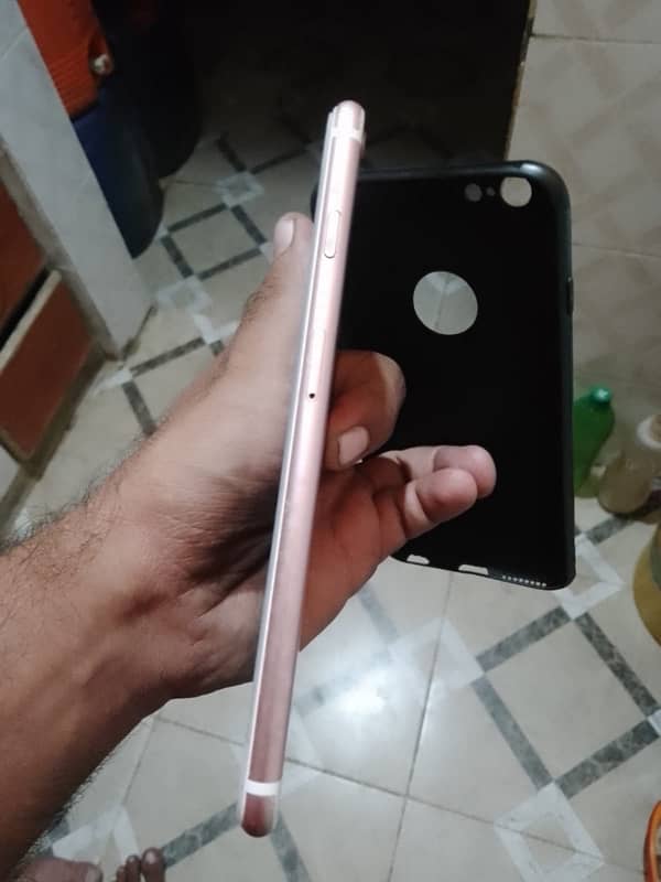 I am selling my iPhone 6s Plus 5