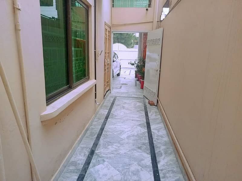 1 kanal beautiful uper portion for rent at the prime location of johar town 2