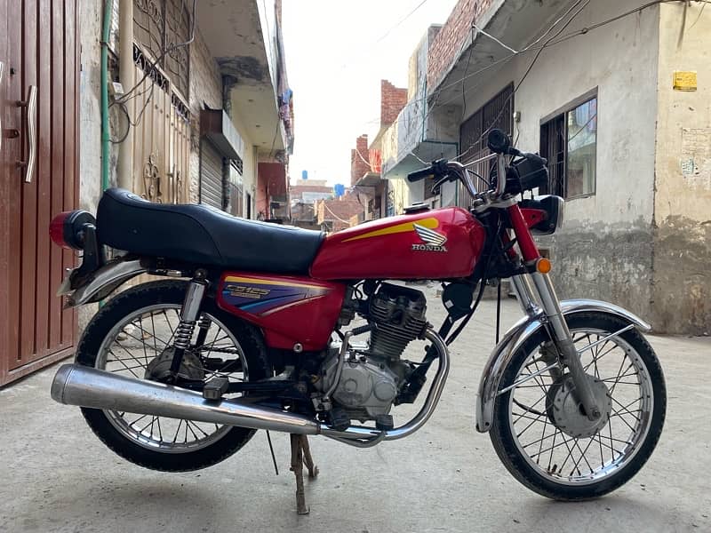 honda 125 2012 with golden number 3