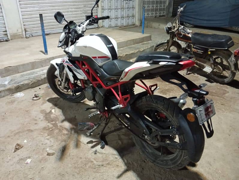 Benelli TnT150i 5