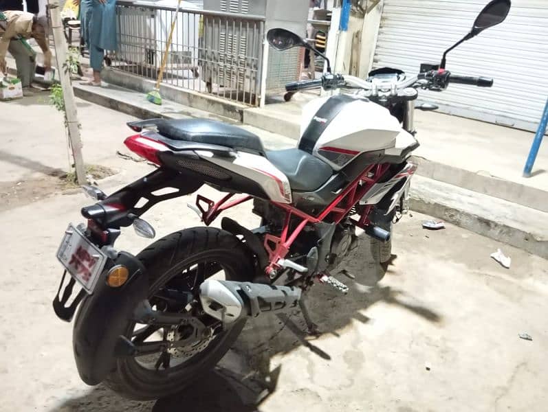 Benelli TnT150i 7