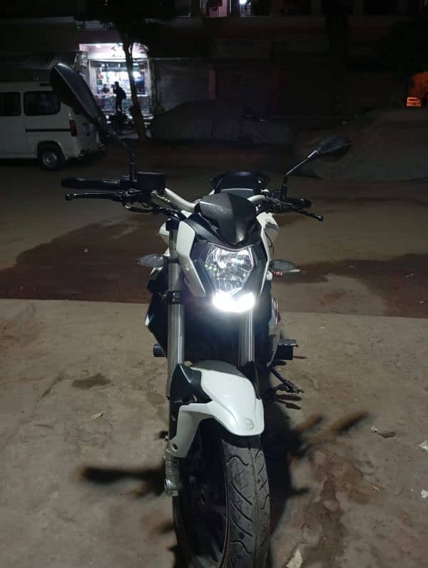 Benelli TnT150i 10