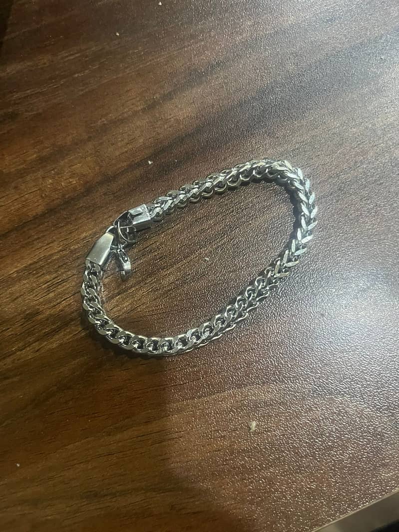 Bracelet 0