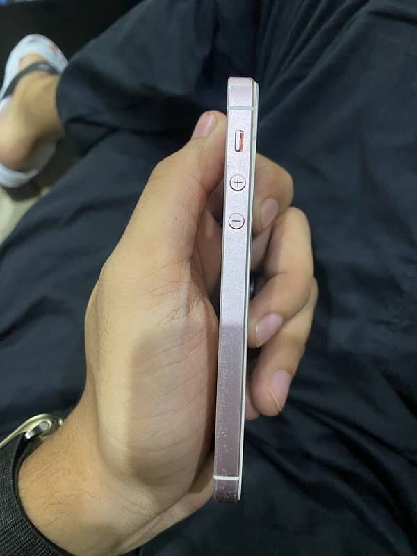 Iphone SE Offical PTA Approved 4