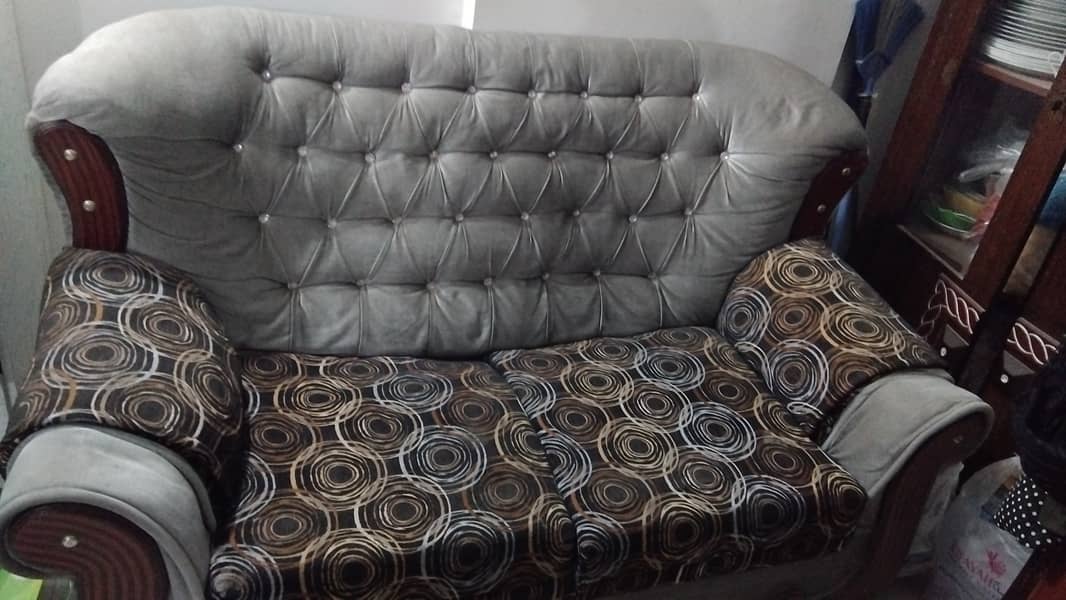 7 seater sofa in good condition 1