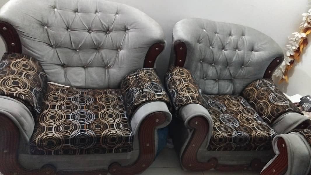 7 seater sofa in good condition 2