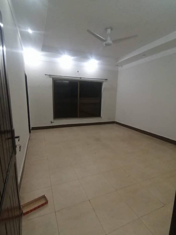 12 Marla house available for rent in safari villa phase 7 bahira town 2