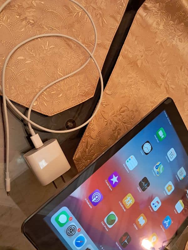 ipad Air 1 for sale with charger 8