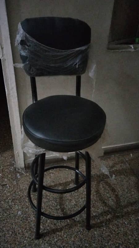 Iron High Chair 2.5 Feet 0