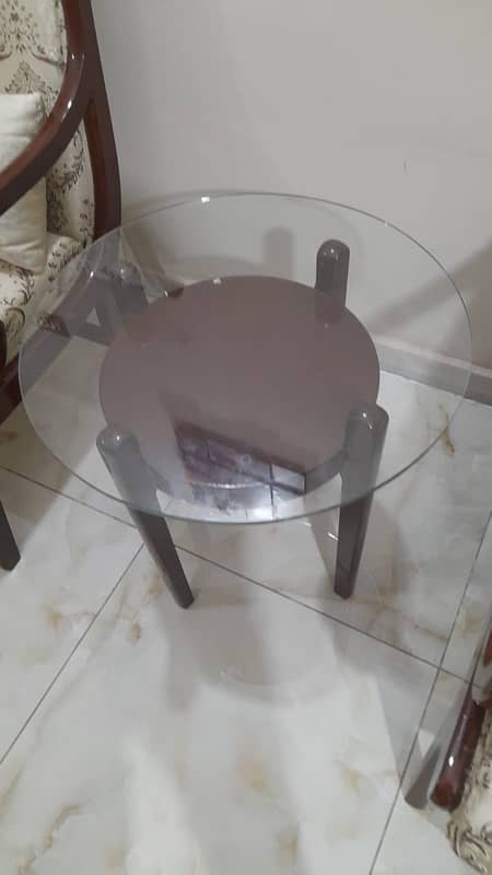 Chairs with mini mirror table 3