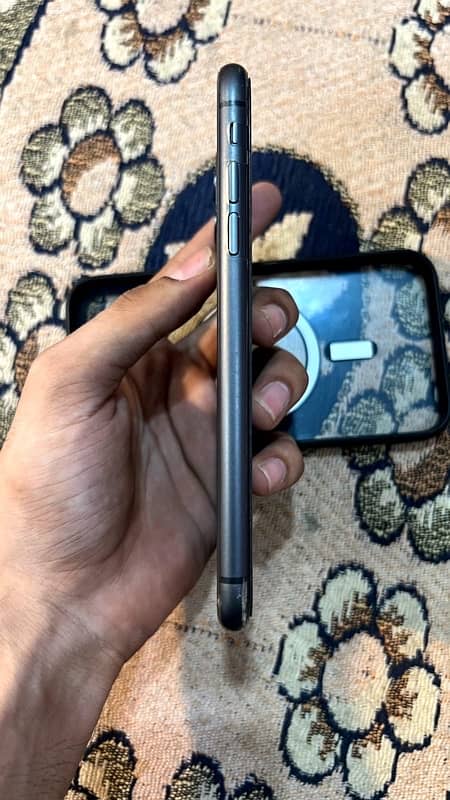 IPhone 11 64gb jv Black color 2