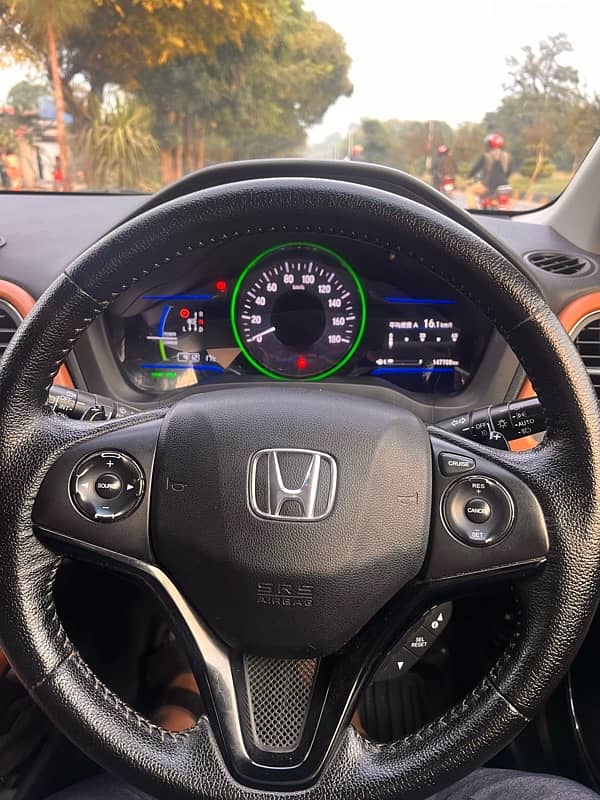 Honda Vezel 2016 total original pain 8