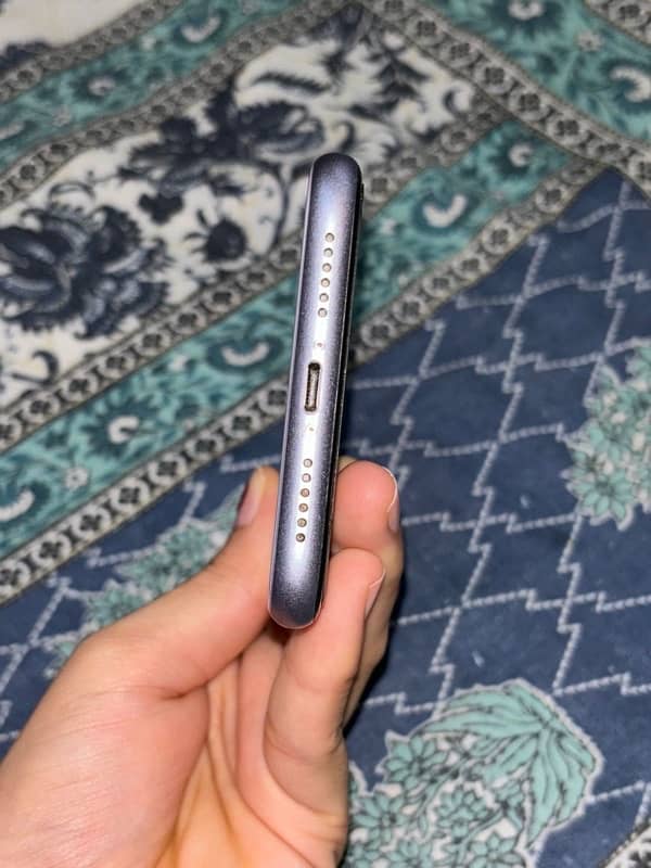 iphone 11 128GB pta approved 10/10 4