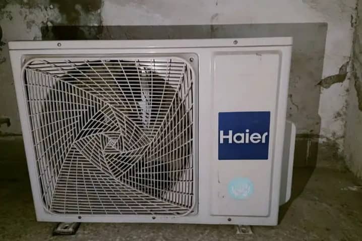 urgent 1 ton ac sale 0