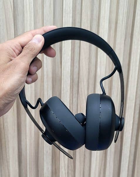 Nura Wireless Bluetooth Headphones 3