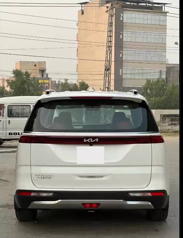 KIA GRAND CARNIVAL 2022 EX + 1