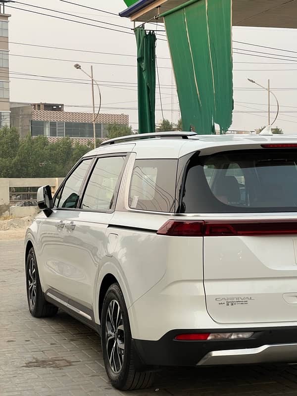 KIA GRAND CARNIVAL 2022 EX + 3