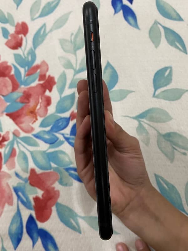 Black iphone XR 64gb Urgent Sell 3