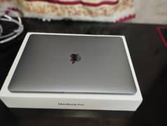 Macbook pro 13 inch M2 2022 8gb 512gb