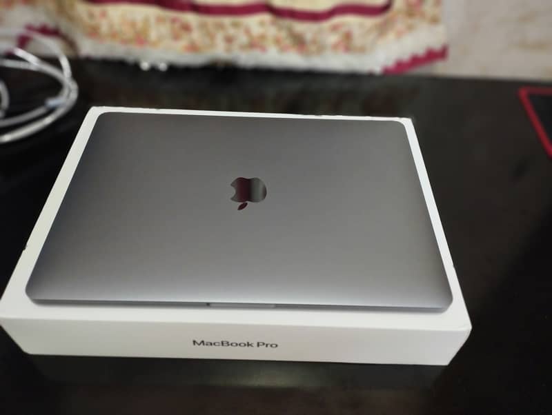 Macbook pro 13 inch M2 2022 8gb 512gb 0