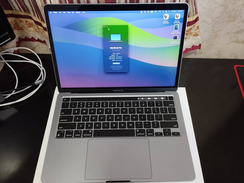 Macbook pro 13 inch M2 2022 8gb 512gb 2