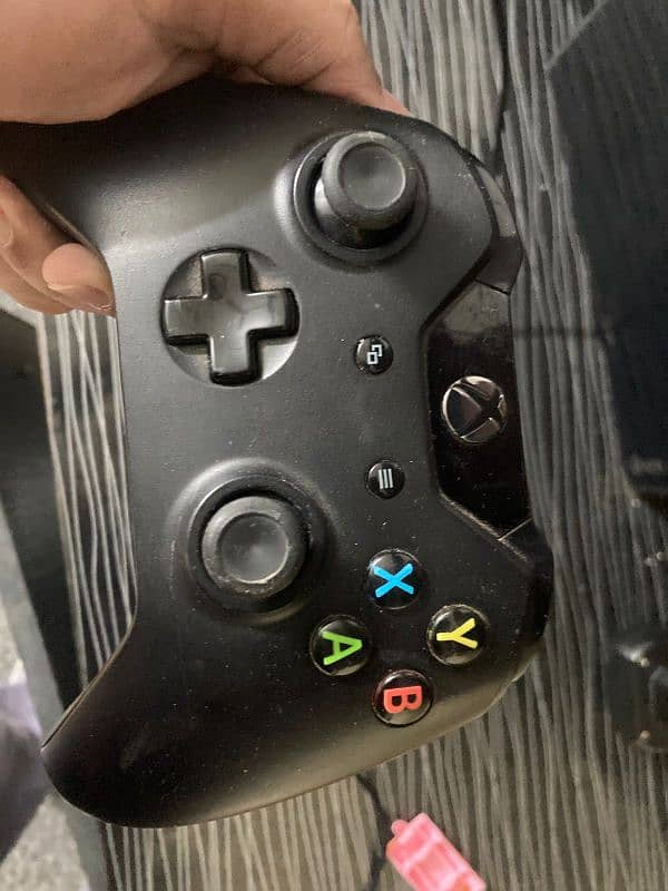 Xbox One with 1 original controller 2