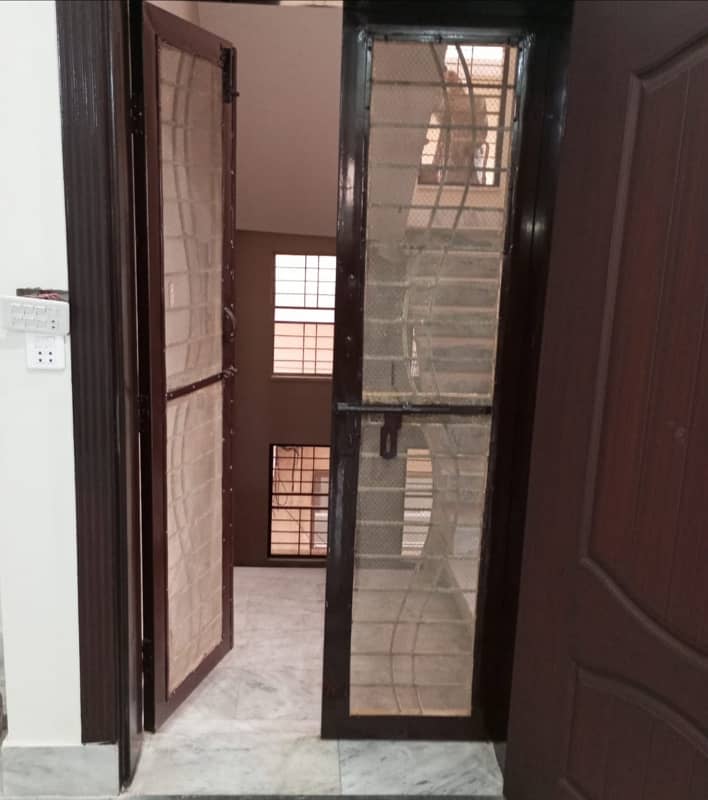 Upper Portion For Rent In Marghzar Officers Colony 21