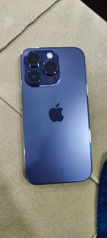 Selling My I phone 14 Pro 7