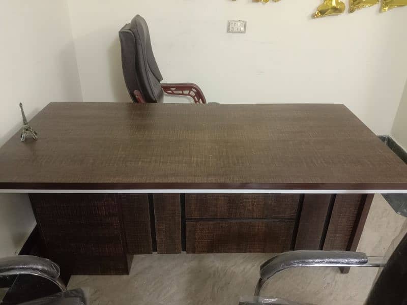 office table new condition 0