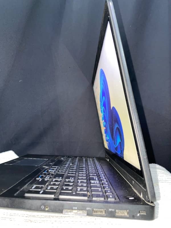 Gaming Laptop 10/10 scratch less… 10