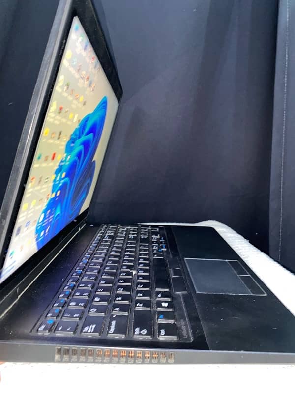 Gaming Laptop 10/10 scratch less… 11