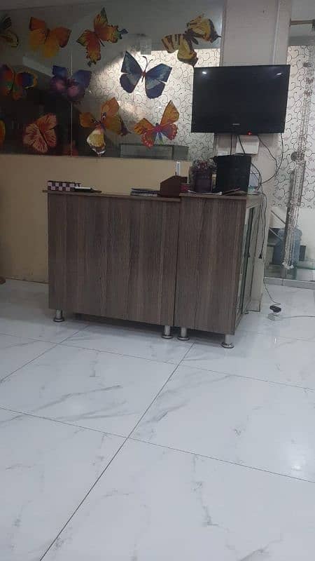 running Beauty saloon prime location furnished and clean 0