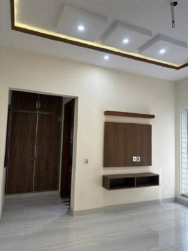 10 Marla House For Sale In Rafi Block Bahria Town Lahore 3