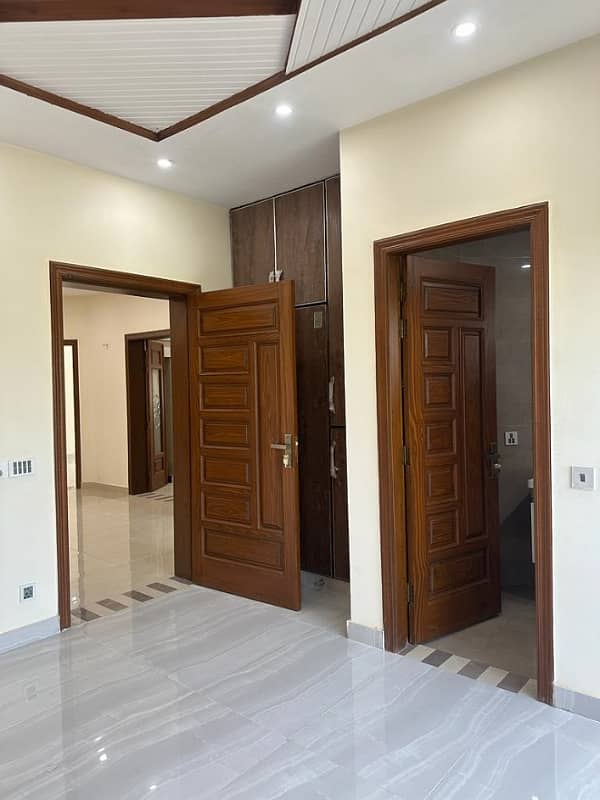 10 Marla House For Sale In Rafi Block Bahria Town Lahore 6