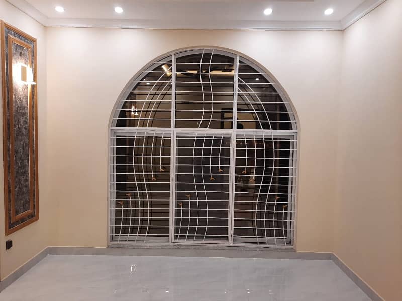 10 Marla House For Sale In Chambelli Block Bahria Town Lahore 7