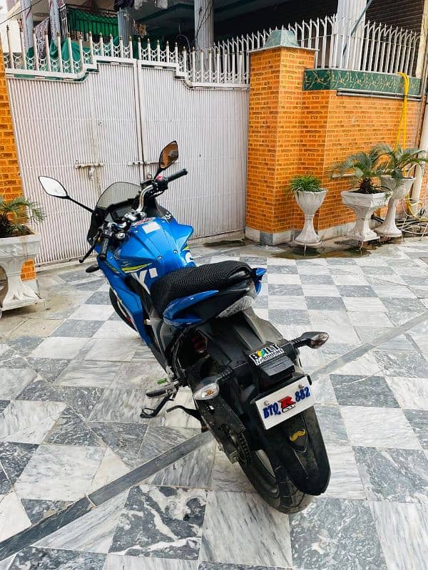 Suzuki Gixxer 150cc 2022 model Islamabad number lush condition 2