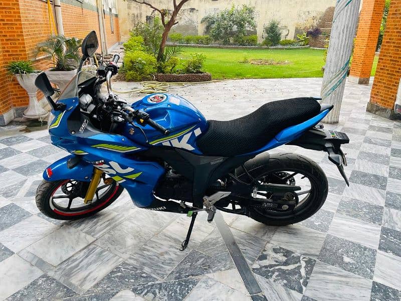 Suzuki Gixxer 150cc 2022 model Islamabad number lush condition 9