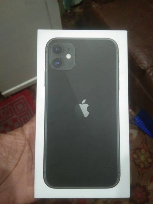 iphone 11 only on open box 100% bettery health 8