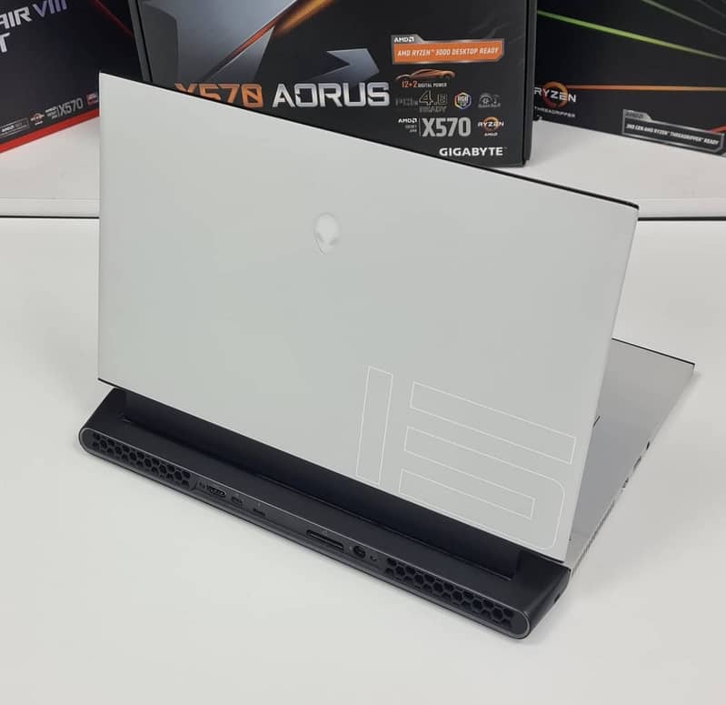 Alienware laptop M15 R2 6