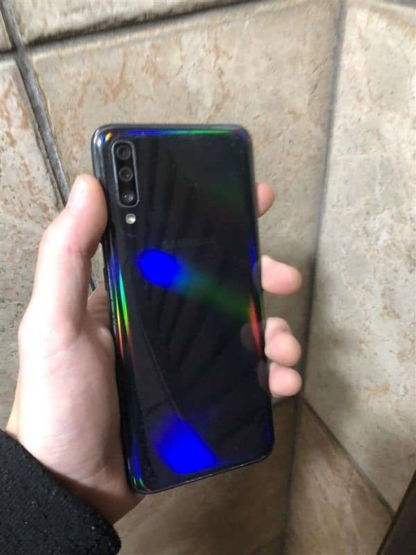 samsung galaxy a70s 6 128 gb only box mede in Saudia 6